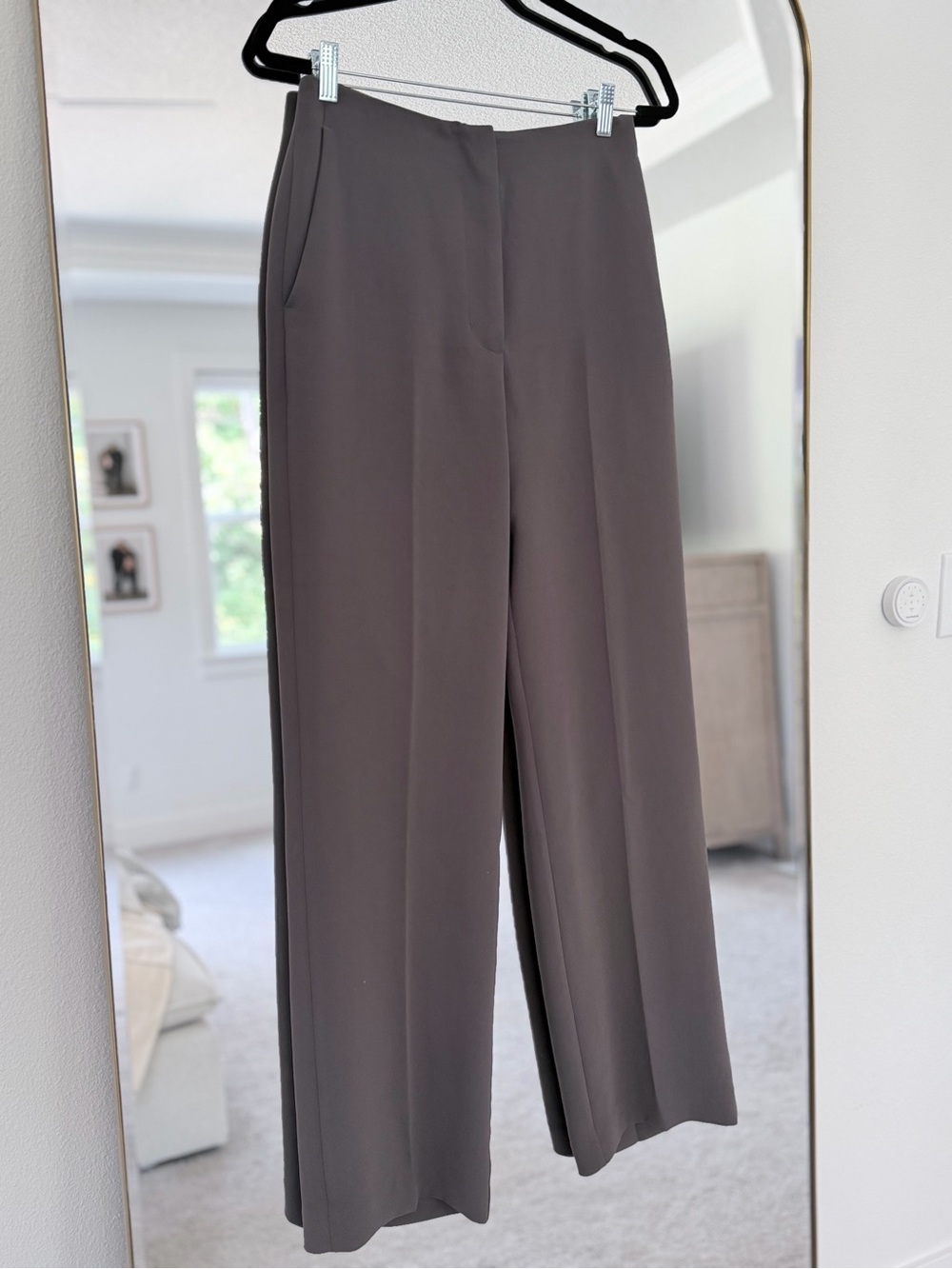 Aritzia Wilfred Sonata Crepette Pant in Dark Gray